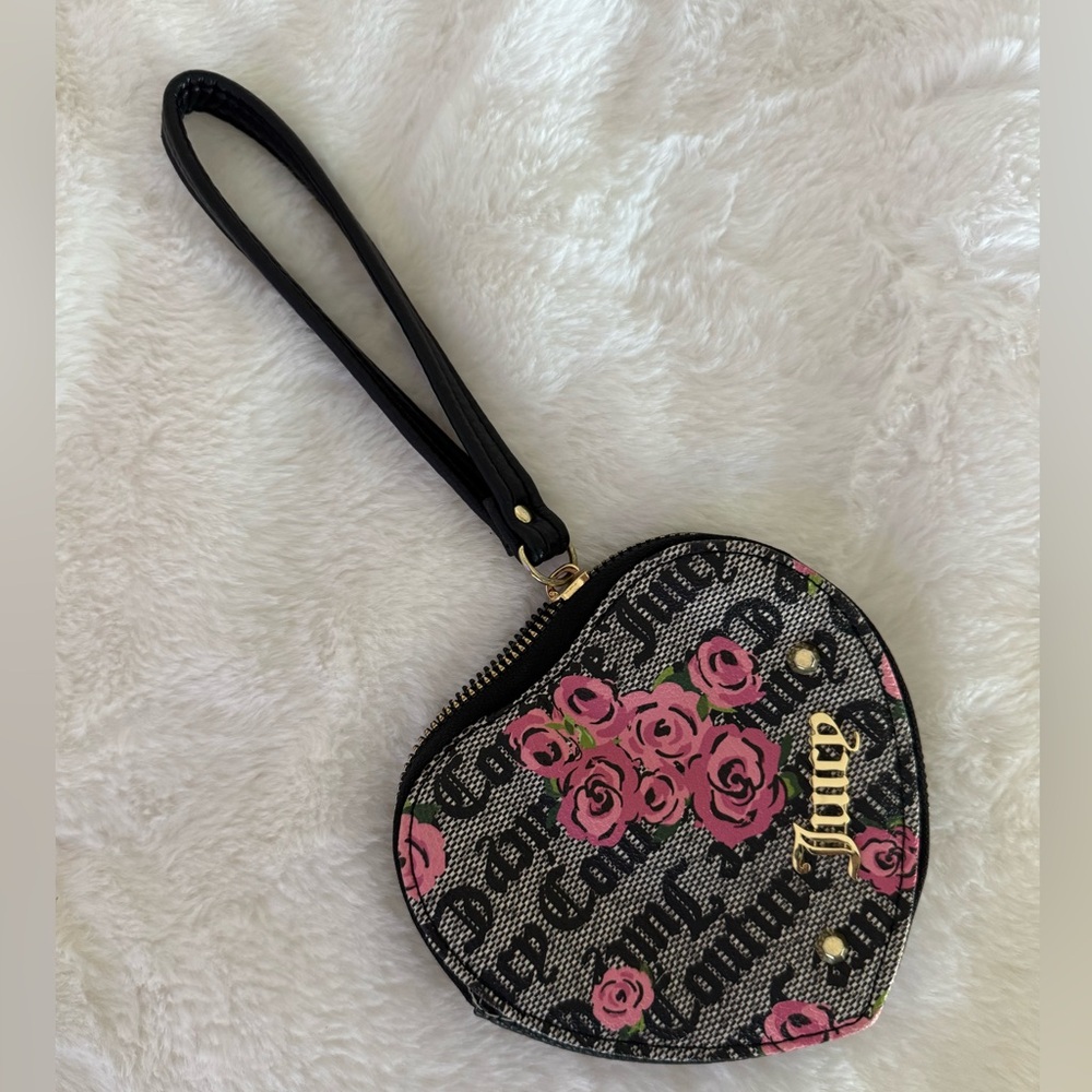 NWOT Juicy Couture heart shaped wristlet w/ roses zipper